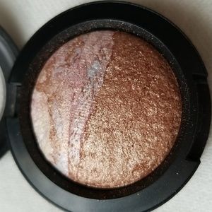 MAC Love Connection Mineralize EYE SHADOW